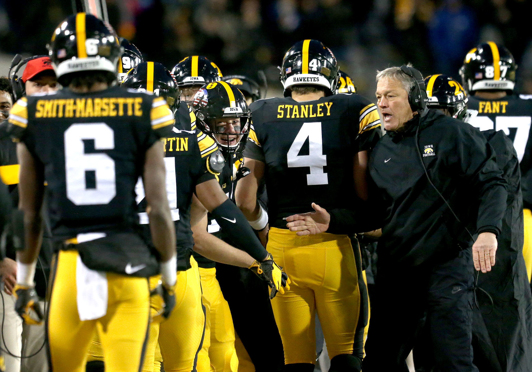 111018-Iowa-Football-016